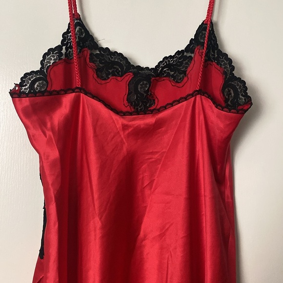 Vintage Victoria’s Secret gold label lace slip - Picture 9 of 14